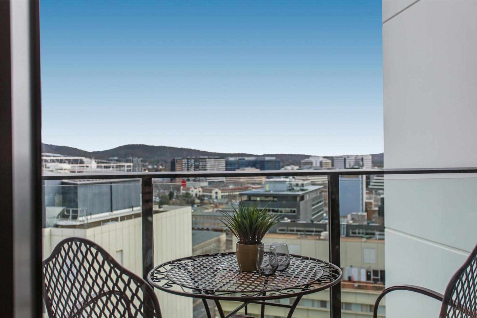 Central Canberra 2-Bed With Gym & Bbq Area Exterior photo